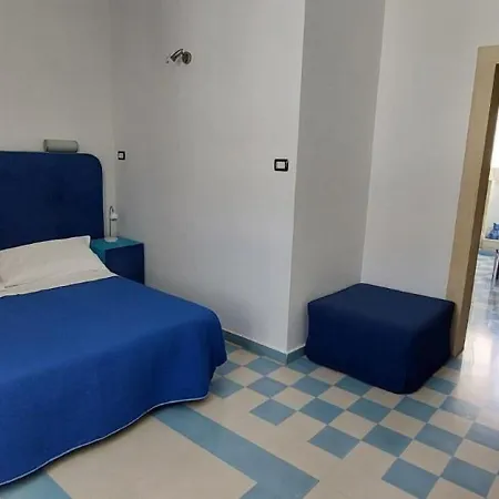 Lakkios Charming And 锡拉库扎