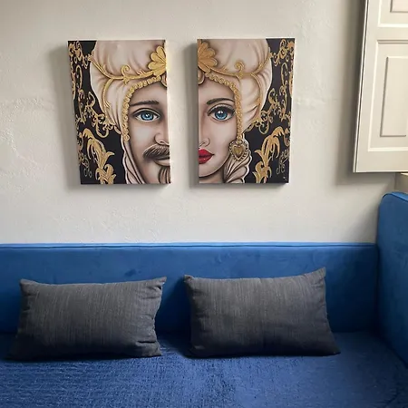 Lakkios Charming And