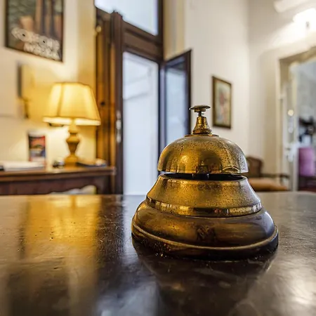 Lakkios Charming And 锡拉库扎