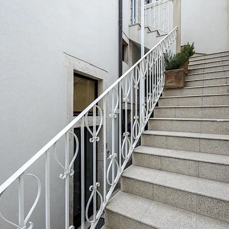 Lakkios Charming And 4*