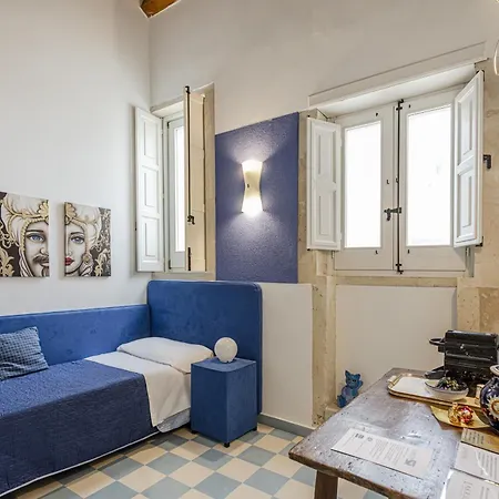 Lakkios Charming And