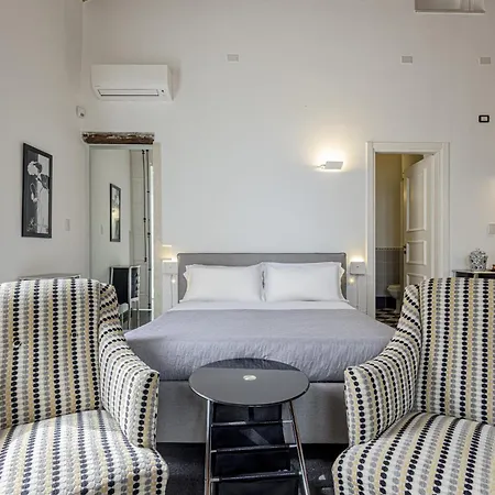 Lakkios Charming And 4*