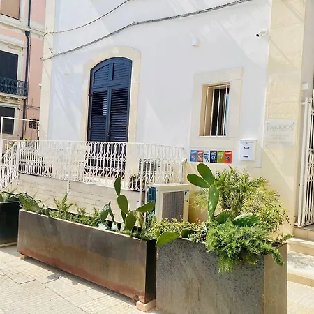 Lakkios Charming And 锡拉库扎