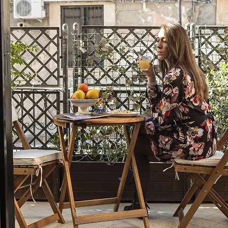 Lakkios Charming And