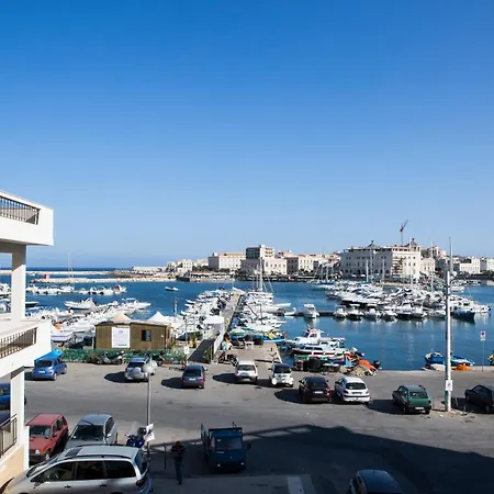 Lakkios Charming And 4*